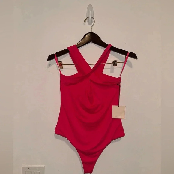 Superdown Gene Front Cross Bodysuit in Pink Sz M - Picture 2 of 5